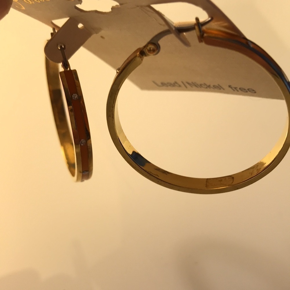Paris Collection hoop 1 1/2 diameter pierce lock gold tone metal enamel cream - Picture 3 of 5